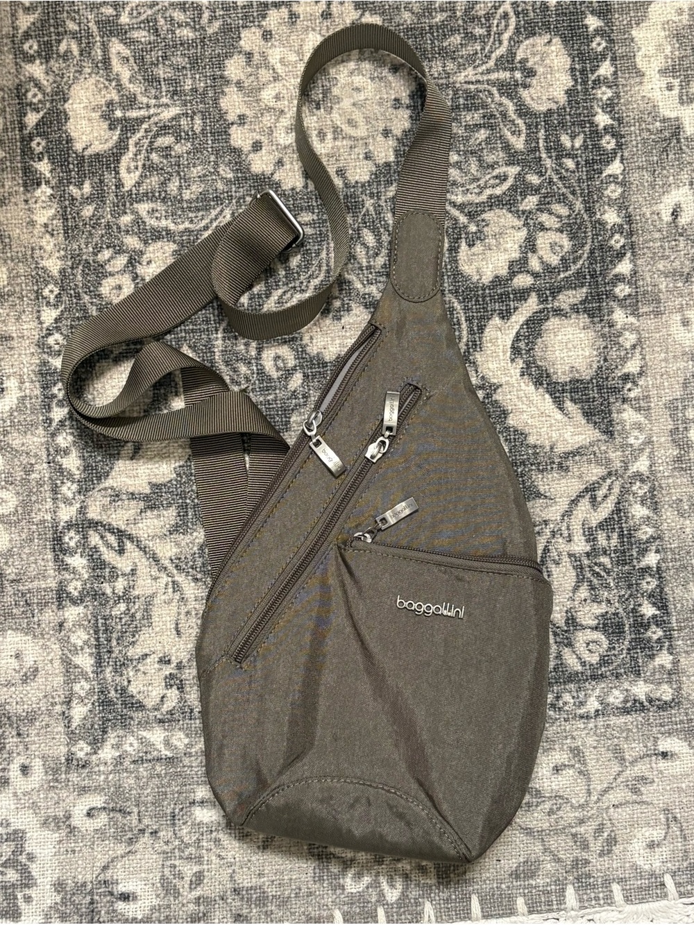 Baggallini Taupe Gray Tan Sling Crossbody Bag